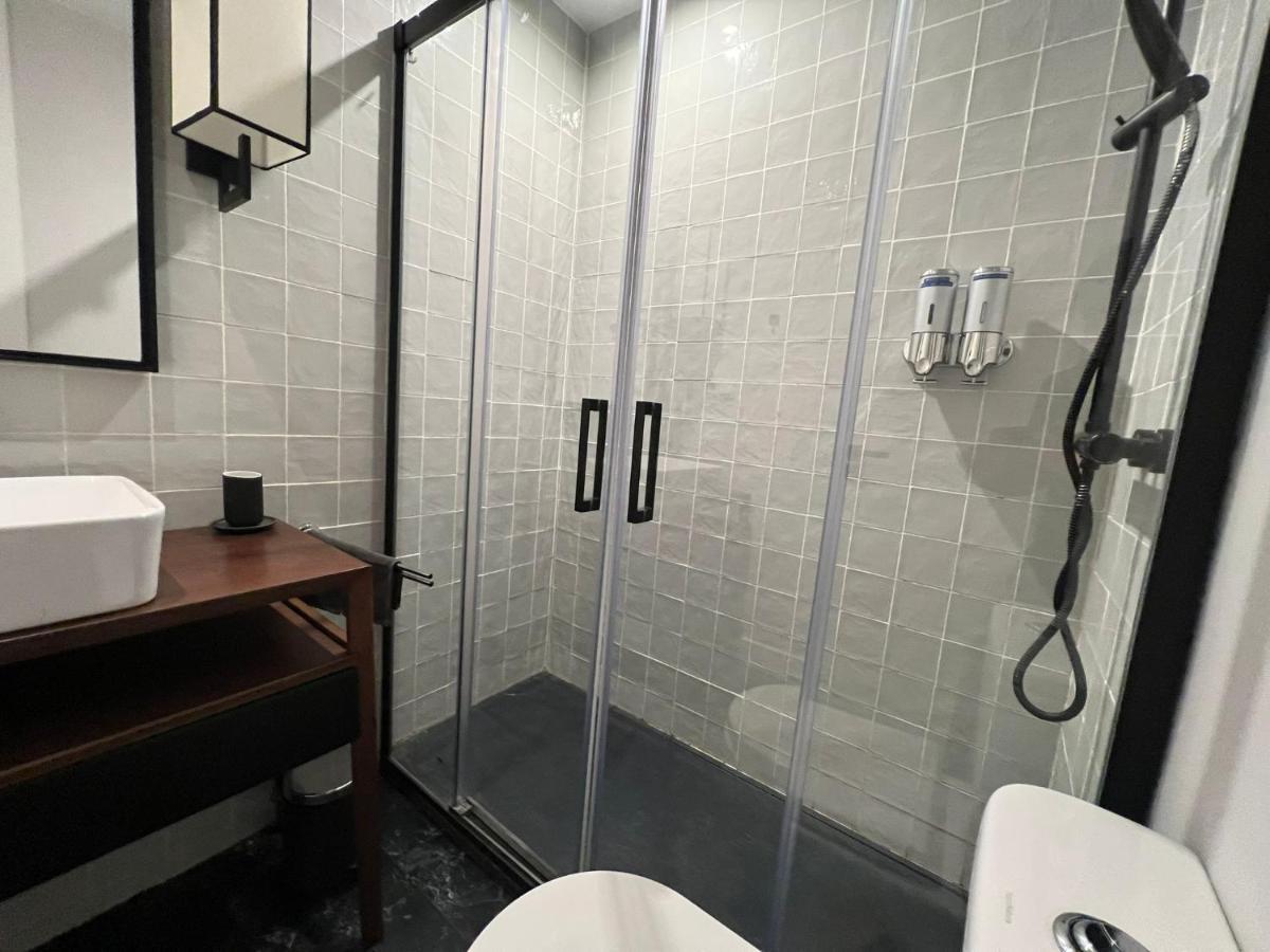 Realbites Accommodations มาดริด ภายนอก รูปภาพ